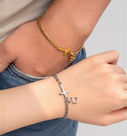 Kruis met Initiaal Armband